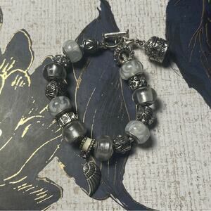 Vintage Y2K Elegant Silver and White Charm Bracelet Angel Wing D?